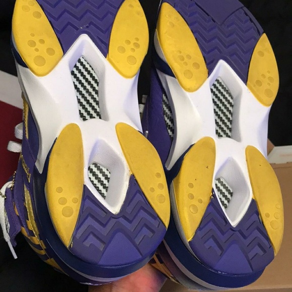 Shaq pumps size 9 - Picture 2 of 4